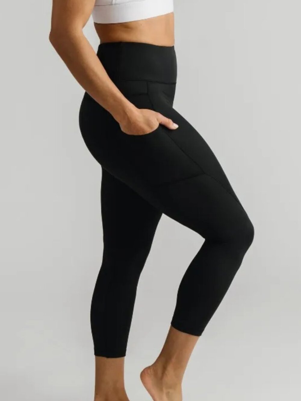 Zyia Active Black Pocket Light n Tight Hi-rise Capri 20" RC
